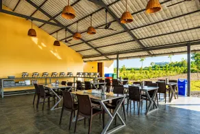 Dandeli Serene Jungle Resort - Restaurante al aire libre