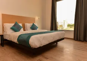 Hotel Mavens White Artemis Hospital Road Sector 52 Gurgaon - Room