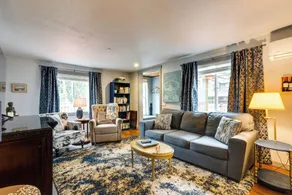 Peaceful Renton Retreat w/ Hot Tub Access! - Innvendig