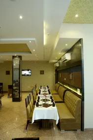 Hotel The Royal Bharti - Restaurant