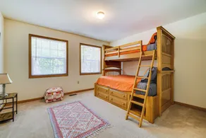 Deck & Screened Porch: Pocono Lake Vacation Rental - Interiör
