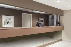Howard Johnson by Wyndham Niagara Falls - Hall