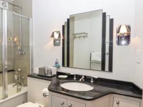 13 Above Town - Baño