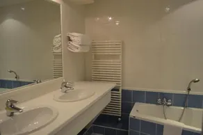 Hotel de Bourgogne - Bathroom