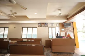 Hotel Rangoli Dharampur - Vestíbulo