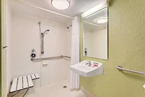 Baymont by Wyndham Jacksonville Orange Park - Bathroom
