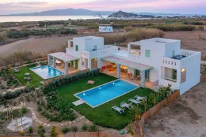Plioni Villas With Private Pool & Suites With Hot Tub - Piscina
