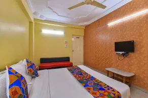 Fabexpress Vibrant Residency - Camera