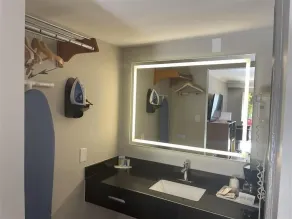 Days Inn by Wyndham Wilmington Brandywine - Salle de bain