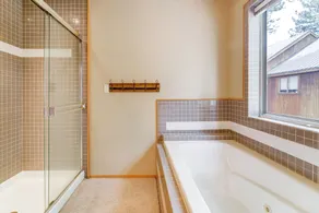 Home w/ Deck + Access to Tahoe Donner Amenities! - Interiör