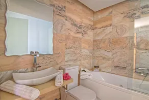 Bellagio Luxury Boutique Hotel - Baño
