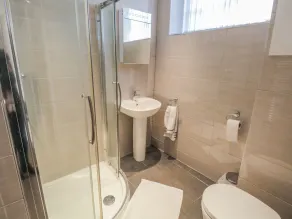 La'l Tethera - Baño