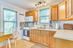 Charming Lake Mills Home Near Rock Lake & Beach - Interiør