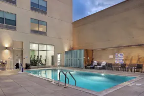 Holiday Inn Express & Suites - Glendale Downtown - Pool
