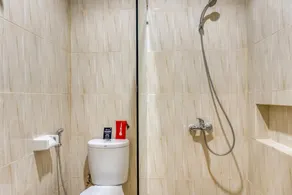 RedDoorz near Sindu Kusuma Edupark 2 - Badeværelse