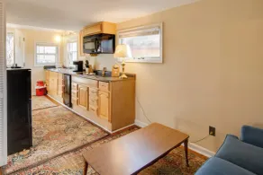 Steps to Chautauqua Lake: Cozy Cottage w/ Gazebo - Interiör