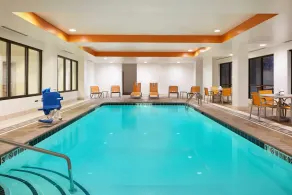 Holiday Inn Express Hotel & Suites Greenwood by IHG - Piscina