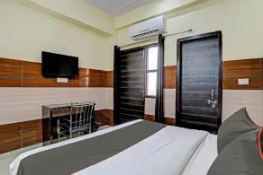 HOTEL LYF SUITES NOIDA 63 - Camera