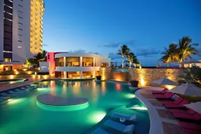 Altitude at Krystal Grand Cancun - All inclusive - Piscine