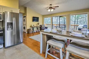 Lake Views: Table Rock Lake Retreat w/ Fenced Yard - Interiør
