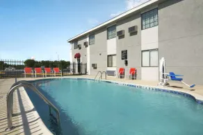 Super 8 by Wyndham Ardmore - Piscine