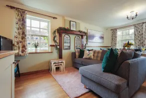 Manor Cottage - Living area