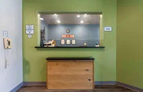 WoodSpring Suites Fayetteville I-49 - Lobby