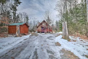 Secluded Johnsburg Retreat w/ Hot Tub & Fire Pit - Innvendig