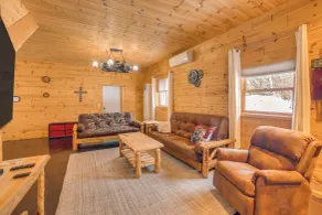 6 Mi to Shingleton: Manistique Home w/ Yard! - Innvendig