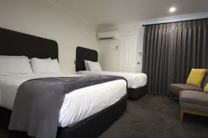 Town Square Motel - Room