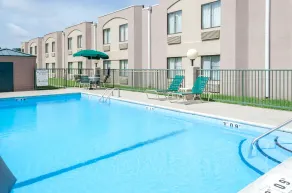 Quality Inn Meridian - Piscine