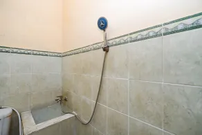 SPOT ON 2011 Hotel Mekar Sari - Baño
