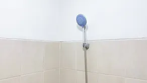 Minimalist Studio Taman Semanan Indah Cengkareng Apartment - Baño
