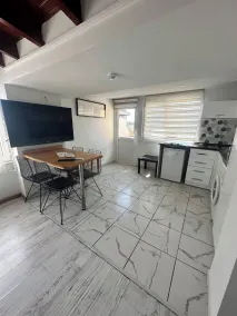 İsthouse - Rom