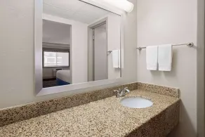 Days Inn by Wyndham Tonawanda/Buffalo - Salle de bain