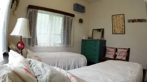 Okinawan. Sweet Home. T-8 - Camera