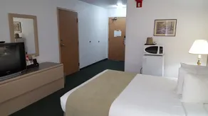 Super 8 by Wyndham Pincher Creek AB - Chambre