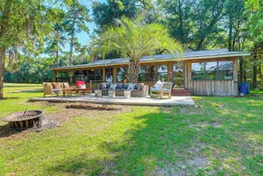 Pet-friendly Ehrhardt Home w/ Private Pond & Yard! - Interiør