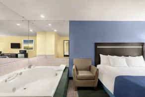 Days Inn by Wyndham Auburn/Finger Lakes Region - Chambre