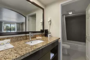 Days Inn by Wyndham Downey - Salle de bain