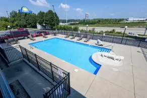 Days Inn by Wyndham Dayton Huber Heights Northeast - Piscine