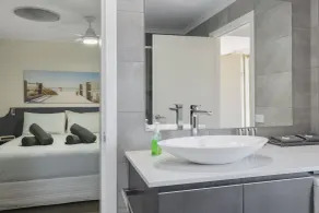 Crown Apartments - Bathroom