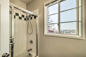 Castro Valley Home w/ Bay Area Views! - Salle de bain