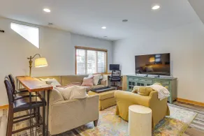 Outdoor Oasis: Luxe Flat in Mt Horeb! - Innenbereich