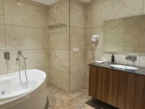 THE PRINCE ZENQ XPRESS RESORTT ROHTAK - Bathroom
