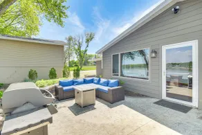 Steps to Mississippi River: Cozy Hot Tub Haven! - Interiör