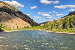 NEU! Yellowstone River Hütte mit Kajaks, Mtn Ansichten! - Innenbereich