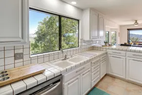 Idyllic Kelseyville Home w/ 2 Decks + Views! - Innvendig