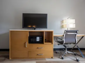 Colonial Brick Inn & Suites - Værelse