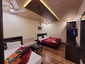 Goroomgo Hidden Chalet Mall Road Nainital - Room